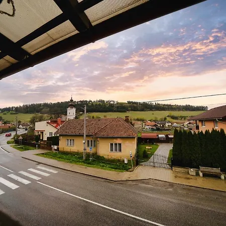 Leone Penzion&restaurant Oda ve Kahvaltı Harichovce